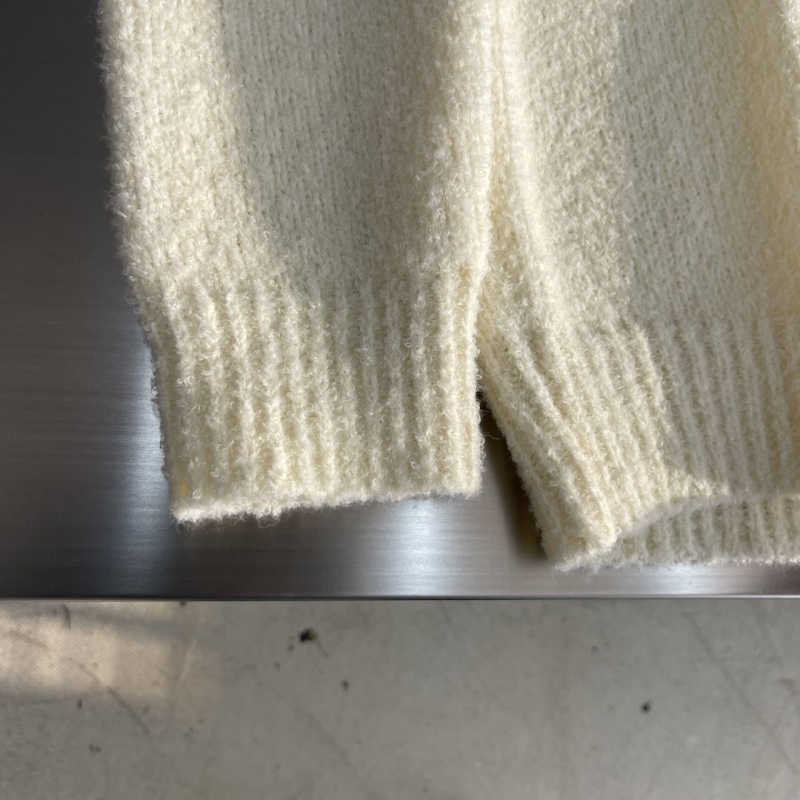 l0vis Vvtt0n sweater